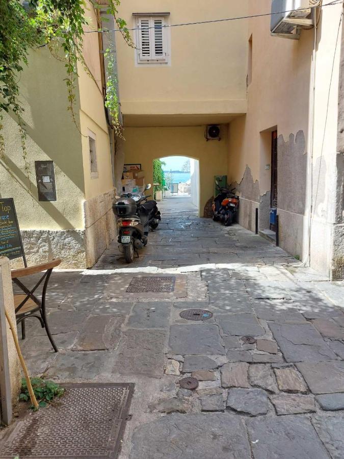 Apartma Romeo Apartment *